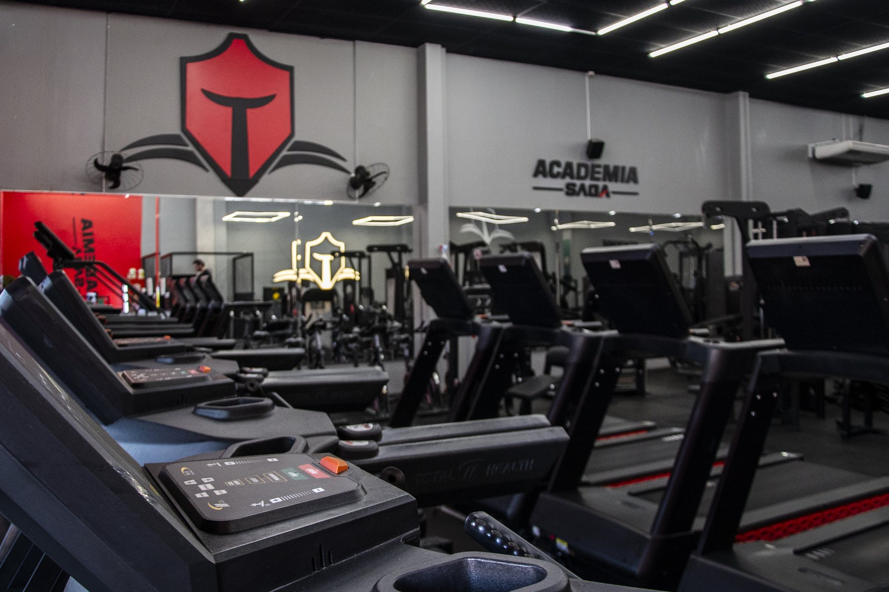 Ambiente organizado e equipamentos da Academia SAGA — foto 1